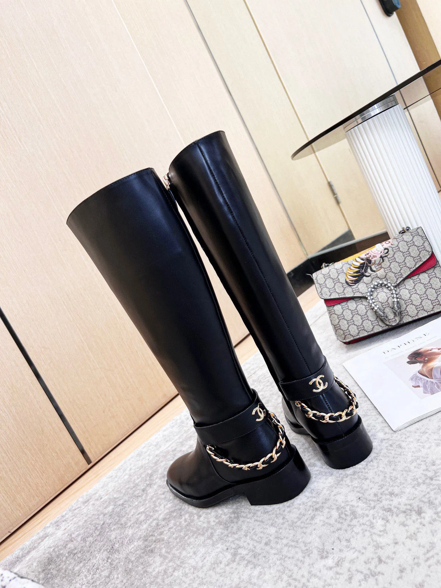 👟👟Ex-factory price 600👟👟 Chanel classic Chanel ⭐️The latest model from the Paris catwalk, 🌹super breathable and comfortable on the feet, especially long legs, fabric: original customized calfskin, lining: sheepskin:: 35-41: